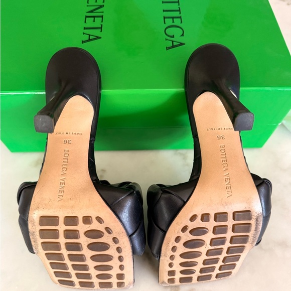 Bottega Veneta Black Woven Sandals - Picture 5 of 11